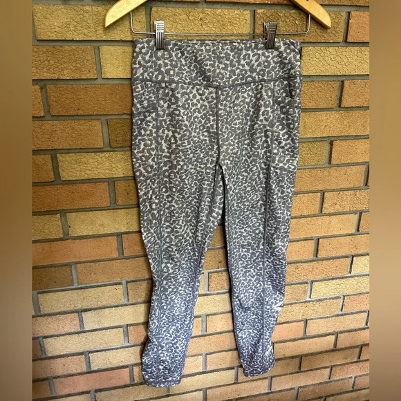 Reebok Girl’s Athletic Leggings Cheetah Animal Print Gray and White Size 18 XXL - Picture 1 of 6